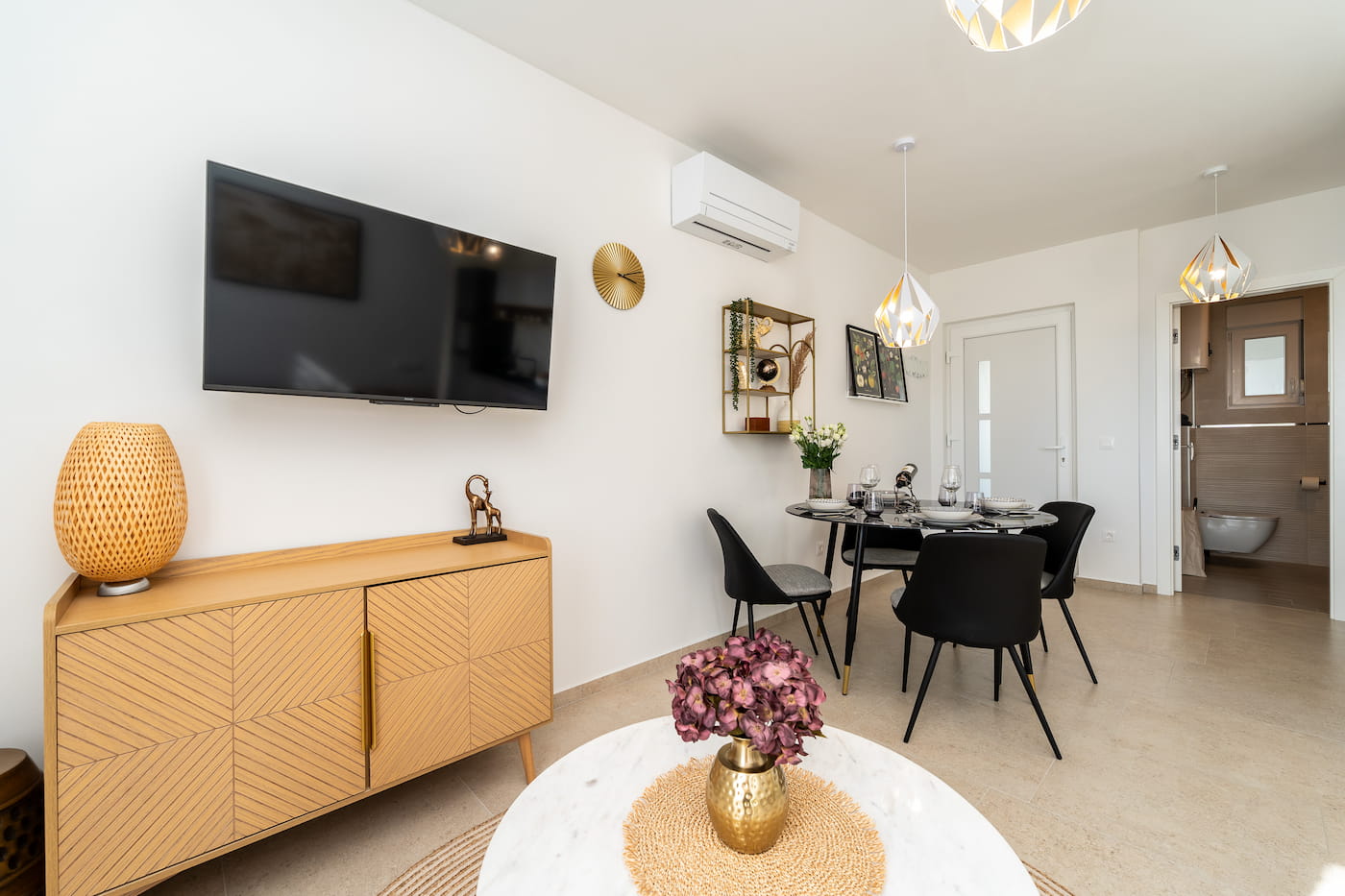 Apartment Mila living and dining area
