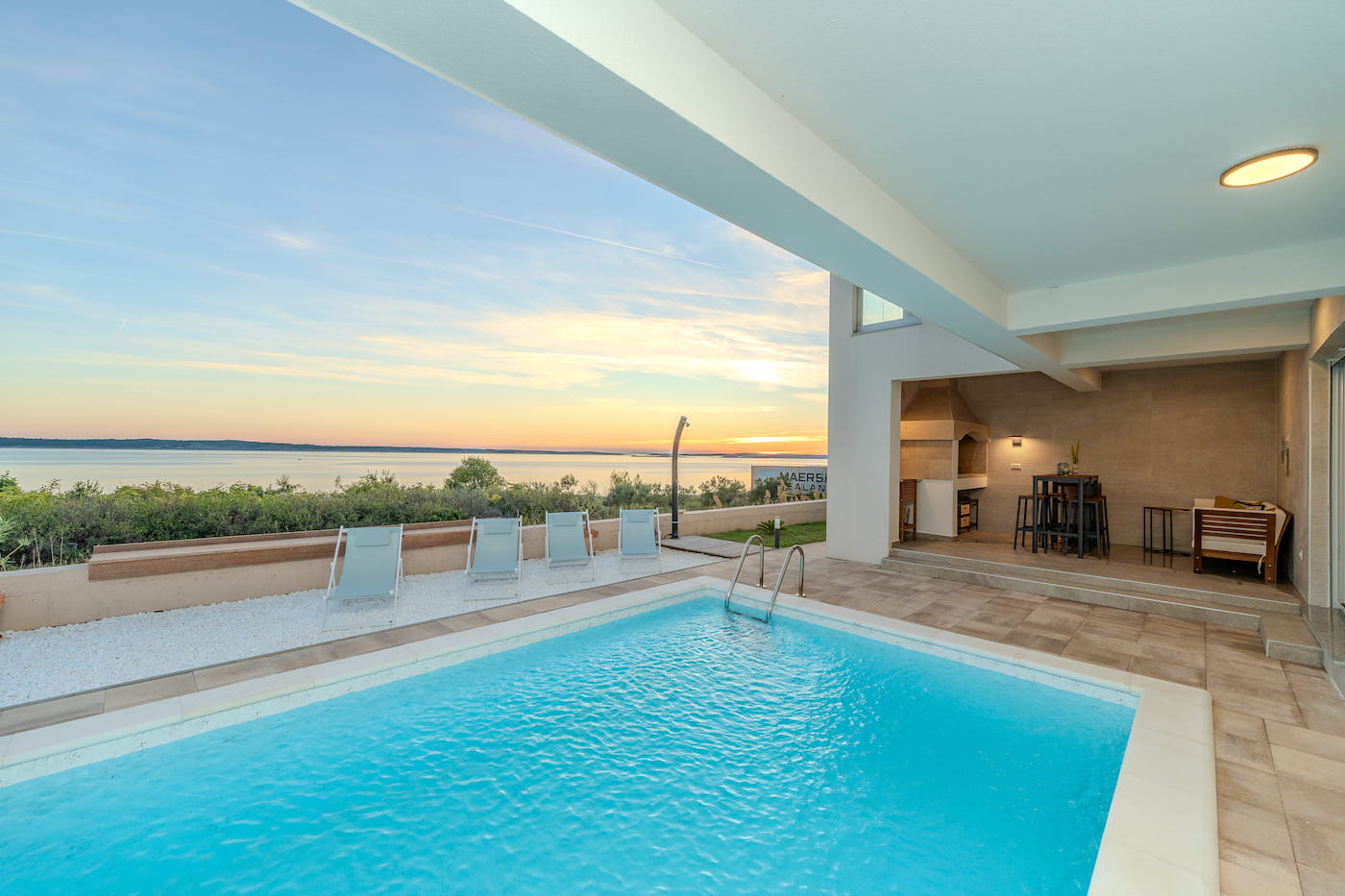 Pool and barbecue area