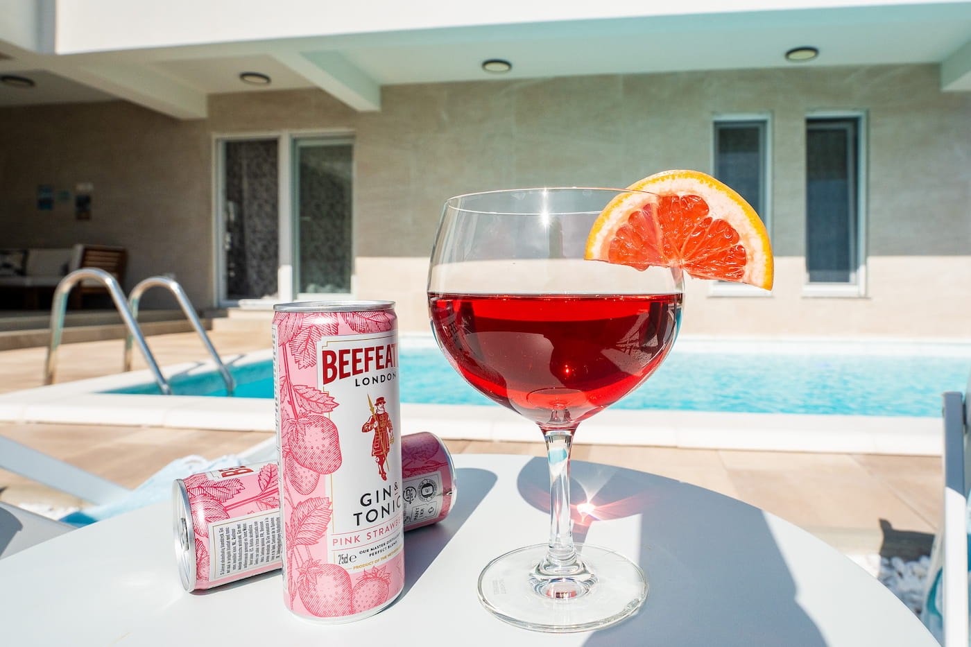 Beverage beside the pool at Vila Vanda