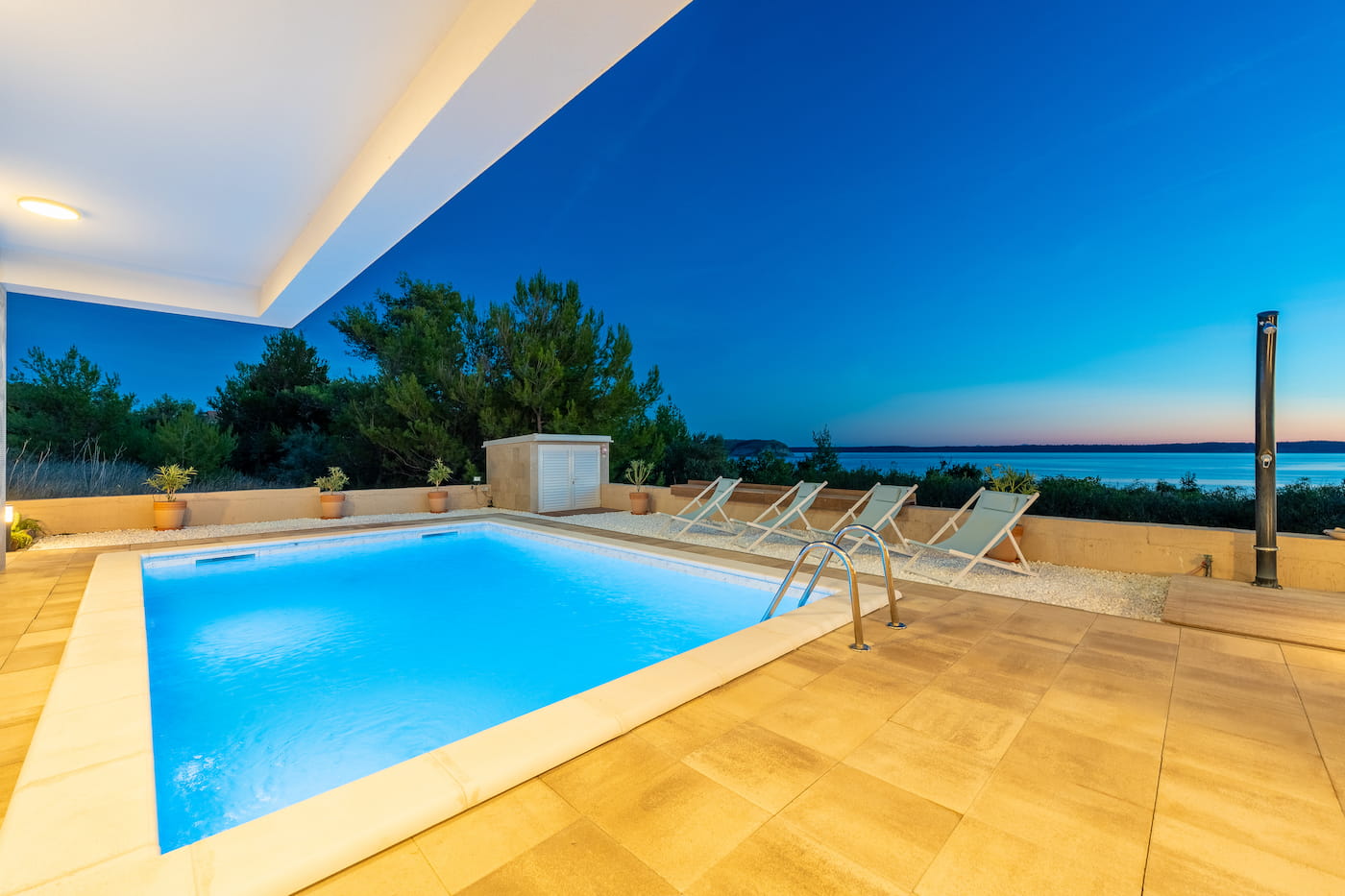 Vila Vanda swimming pool at dawn