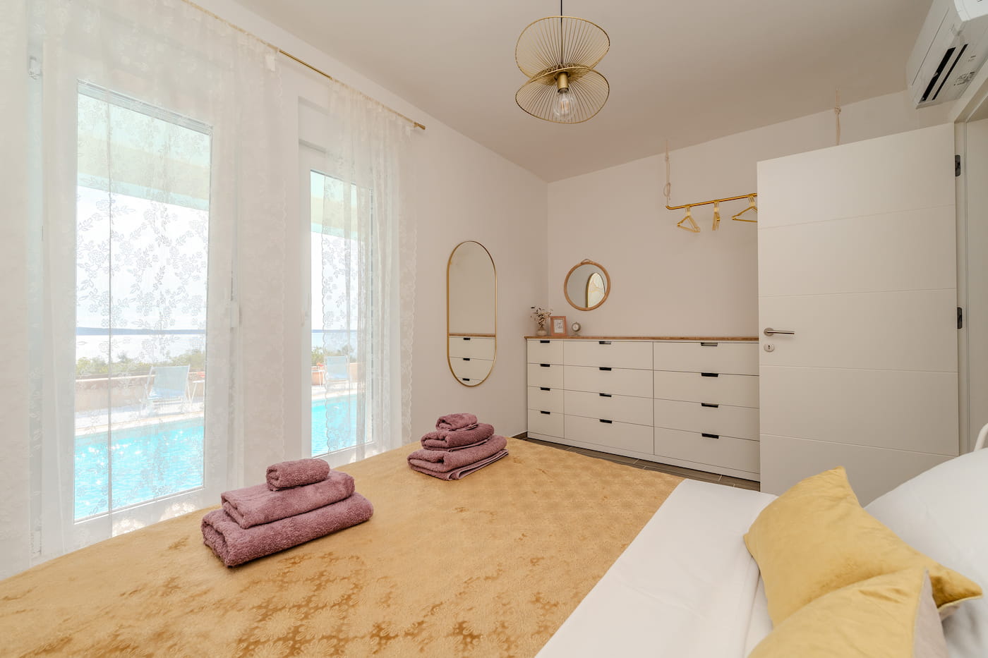 Apartment Vanda bedroom and swimming pool