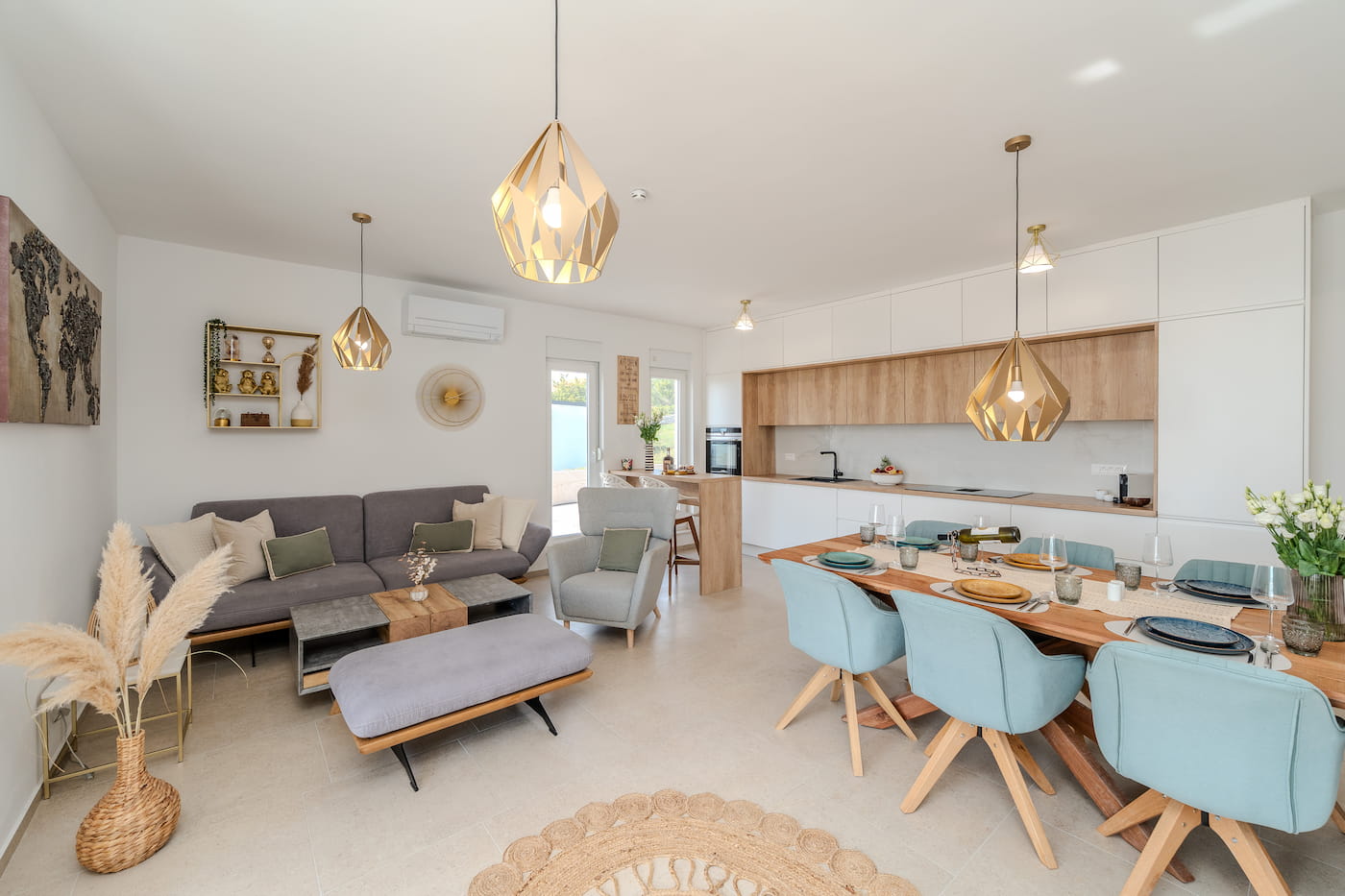 Apartment Vanda living and dining area